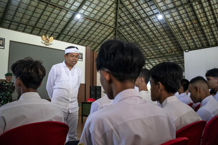 Dedi Mulyadi soal temuan KPAI: Baiknya tak koreksi, tapi ambil langkah Dedi Mulyadi soal temuan KPAI: Baiknya tak koreksi, tapi ambil langkah