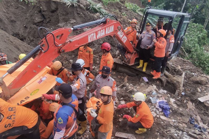 SAR datangkan saksi kunci dan anjing pelacak cari korban longsor SAR datangkan saksi kunci dan anjing pelacak cari korban longsor