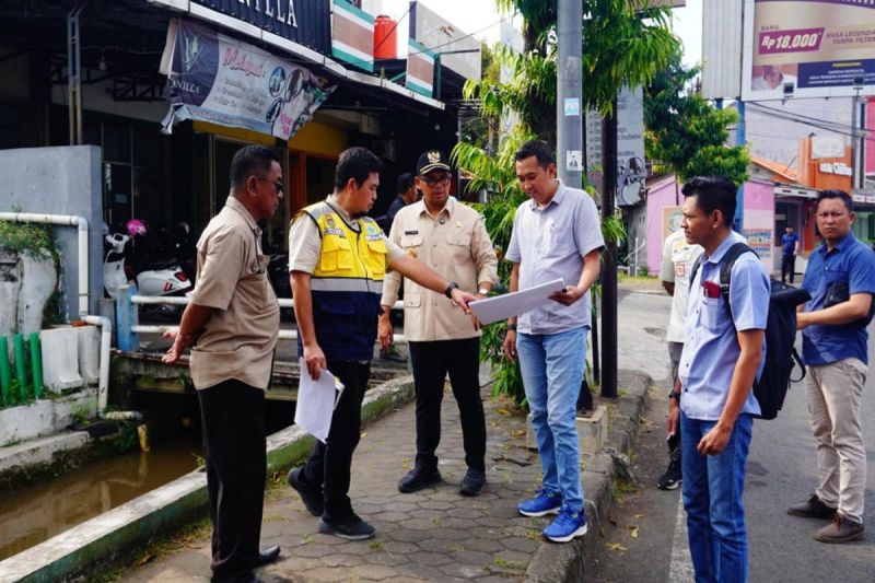 Pemkab Batang bangun trotoar dilengkapi sistem kabel bawah tanah Pemkab Batang bangun trotoar dilengkapi sistem kabel bawah tanah