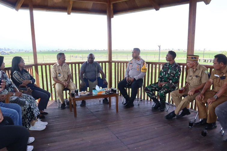 Menteri HAM dorong beras Lembor jadi bahan pangan program MBG Menteri HAM dorong beras Lembor jadi bahan pangan program MBG