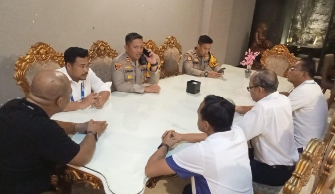 Panpel Arema prihatin aksi pelemparan batu, polisi kejar pelaku Panpel Arema prihatin aksi pelemparan batu, polisi kejar pelaku