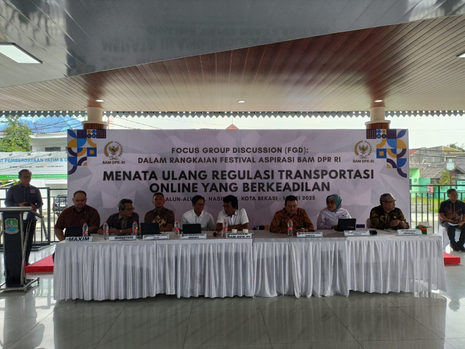 Gelar FGD, DPR desak permasalahan transportasi online segera dirampungkan Gelar FGD, DPR desak permasalahan transportasi online segera dirampungkan