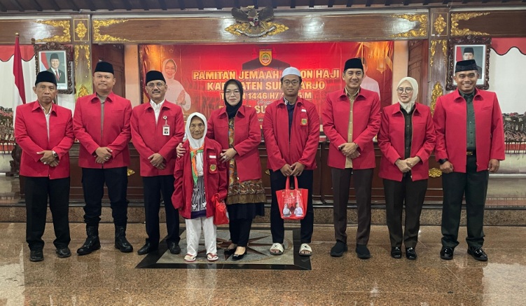 Gelar pamitan, Bupati Sukoharjo bekali JCHÂ lauk pauk kering dan beri jaket warna merah Gelar pamitan, Bupati Sukoharjo bekali JCHÂ lauk pauk kering dan beri jaket warna merah