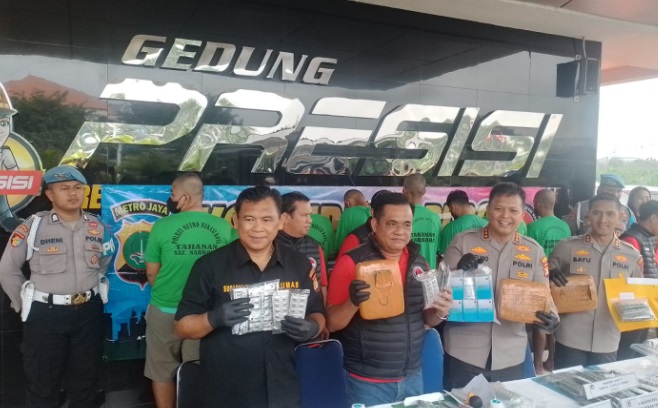 Polres Metro Bekasi Kota bongkar sindikat narkoba, 3 kg ganja disita Polres Metro Bekasi Kota bongkar sindikat narkoba, 3 kg ganja disita