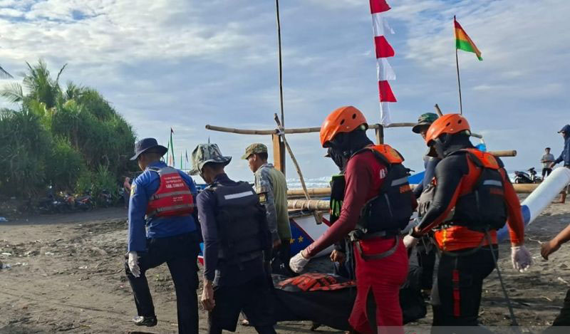 Petugas temukan jasad nelayan hilang tenggelam di Pantai Cikakap