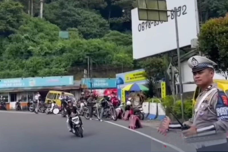 Polisi terapkan rekayasa lalu lintas antisipasi macet Puncak-Cipanas