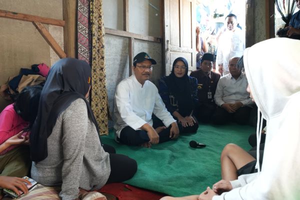 Semangat Rustini menyekolahkan anaknya di Sekolah Rakyat Semangat Rustini menyekolahkan anaknya di Sekolah Rakyat