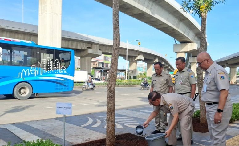 DKI tanam ratusan pohon di Cakung untuk ciptakan Jakarta lebih hijau DKI tanam ratusan pohon di Cakung untuk ciptakan Jakarta lebih hijau