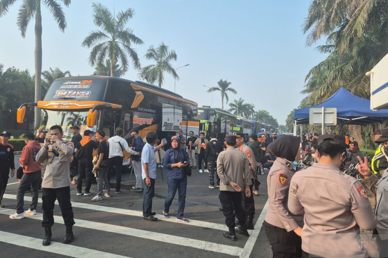 25.000 buruh Cikarang berangkat menuju Monas dari sejumlah titik