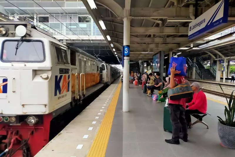 Ada demo di DPR, 19 KA berhenti di Stasiun Jatinegara Ada demo di DPR, 19 KA berhenti di Stasiun Jatinegara