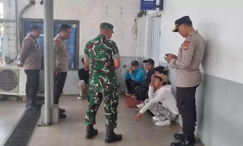 Polisi Tangerang Banten cegat pelajar hendak ikut aksi demo Polisi Tangerang Banten cegat pelajar hendak ikut aksi demo