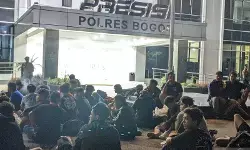 Polisi tangkap pelaku curanmor di depan laundry Cibinong Polisi tangkap pelaku curanmor di depan laundry Cibinong