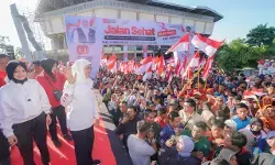 Jalan sehat bersama pelajar dan guru se-Kediri, Khofifah tegaskan bebas pungli