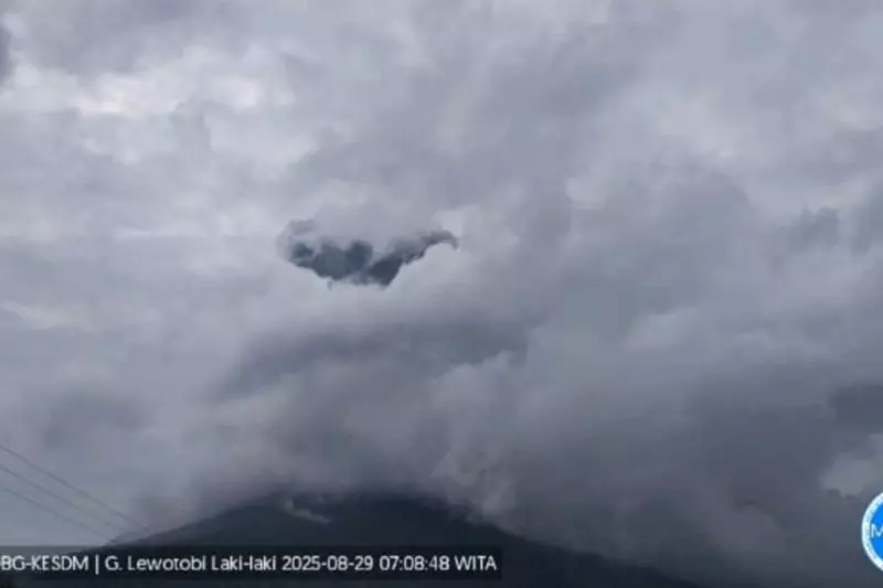 Gunung Lewotobi Laki-Laki kembali erupsi pada Jumat siang Gunung Lewotobi Laki-Laki kembali erupsi pada Jumat siang