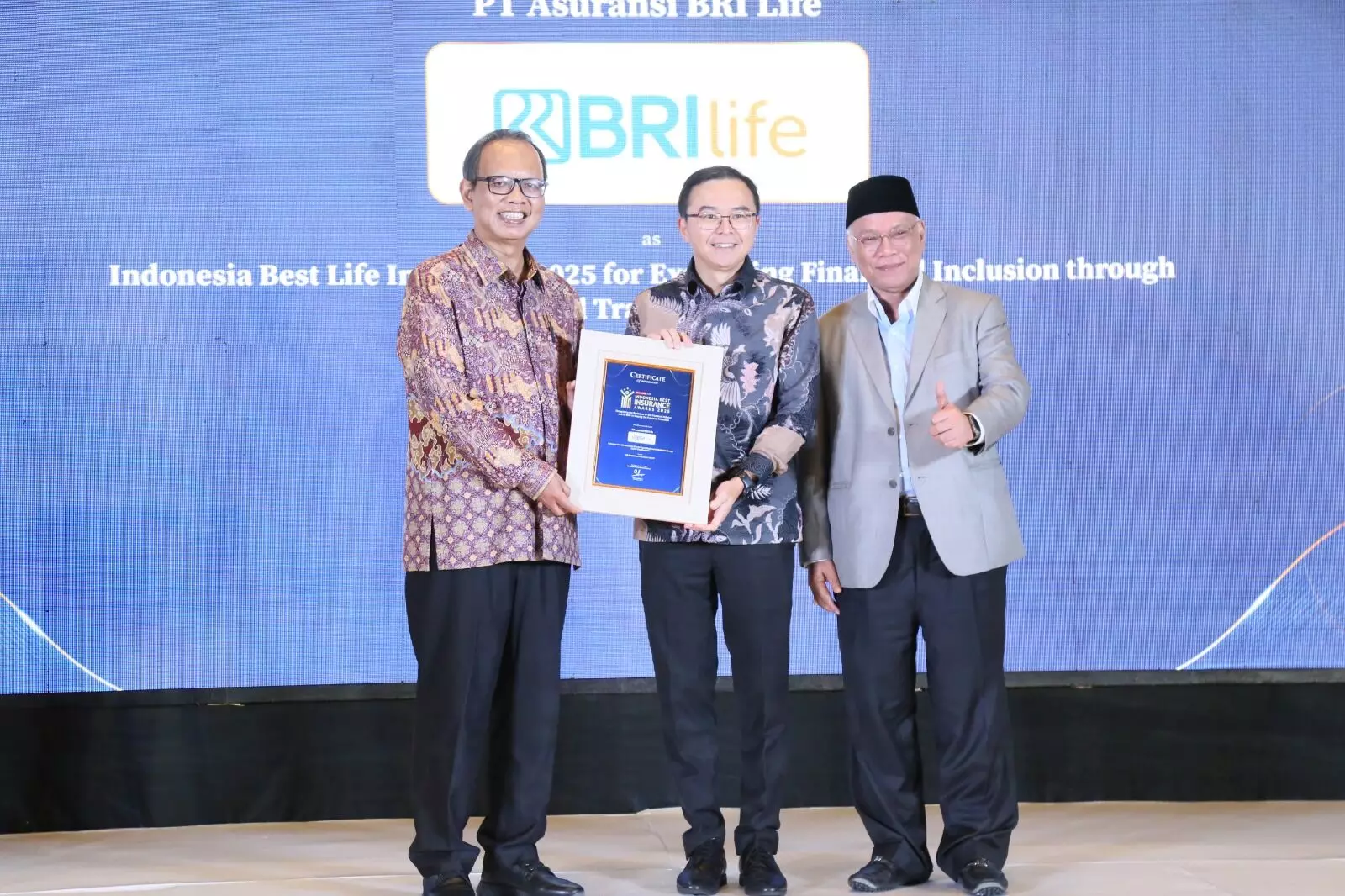 Perluas inklusi keuangan, BRI Life dapat penghargaan Indonesia Best Life Insurance 2025 Perluas inklusi keuangan, BRI Life dapat penghargaan Indonesia Best Life Insurance 2025