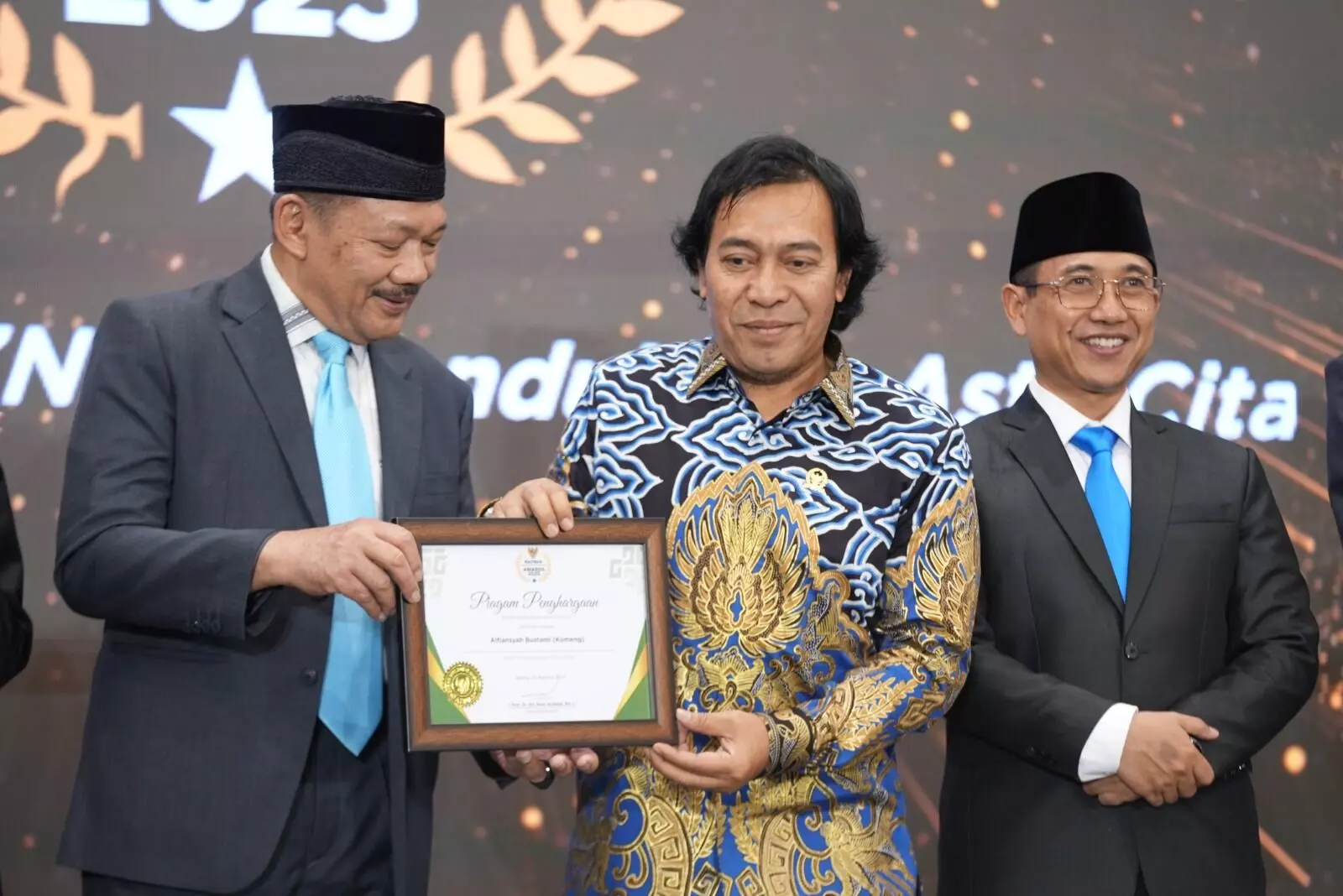 Terima BAZNAS Awards 2025, Komeng ajak masyarakat salurkan zakat lewat BAZNAS Terima BAZNAS Awards 2025, Komeng ajak masyarakat salurkan zakat lewat BAZNAS