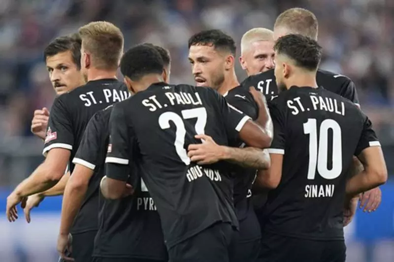 FC St. Pauli amankan kemenangan 2-0 atas 10 pemain Hamburger SV FC St. Pauli amankan kemenangan 2-0 atas 10 pemain Hamburger SV