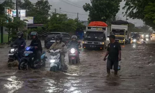 Banjir genangi area Pasar JB Cengkareng Jakbar Kamis malam Banjir genangi area Pasar JB Cengkareng Jakbar Kamis malam