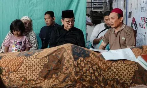 Pramono melayat ke rumah pengemudi ojol korban insiden rantis Pramono melayat ke rumah pengemudi ojol korban insiden rantis