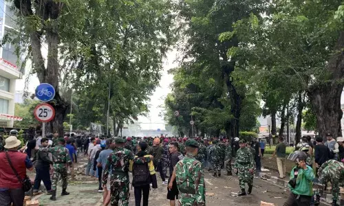 Ratusan demonstran mundur dari Mako Brimob setelah berdialog Ratusan demonstran mundur dari Mako Brimob setelah berdialog