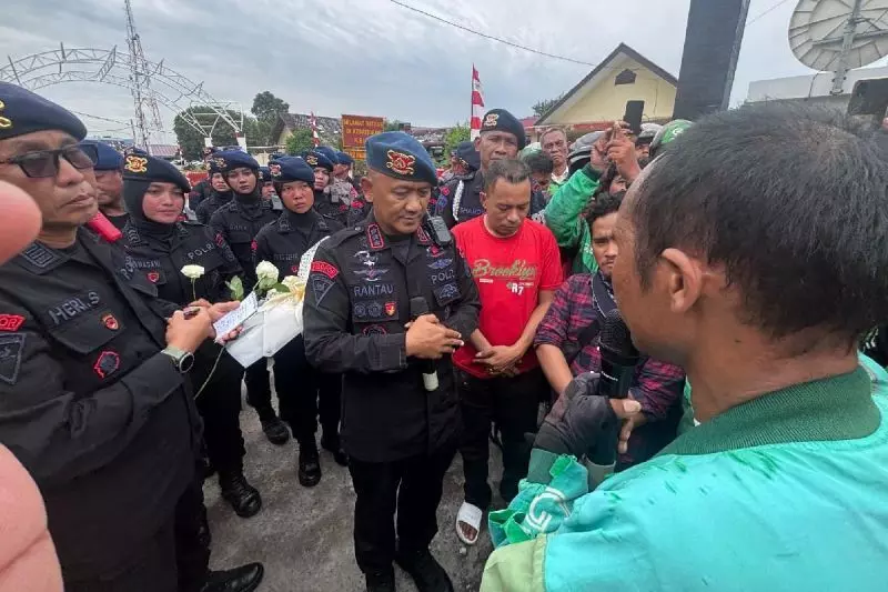 Dansat Brimob Sumut pastikan aspirasi para ojol diteruskan ke Polri Dansat Brimob Sumut pastikan aspirasi para ojol diteruskan ke Polri