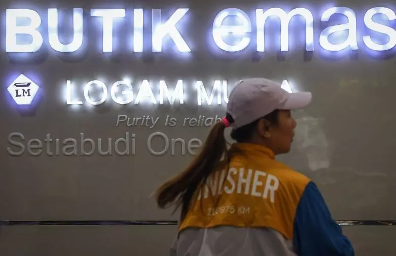 Emas Antam hari ini melonjak lagi ke Rp1,980 juta/gram Emas Antam hari ini melonjak lagi ke Rp1,980 juta/gram 