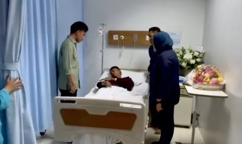 Wapres Gibran jenguk korban demo di RSCM dan RS Pelni Wapres Gibran jenguk korban demo di RSCM dan RS Pelni