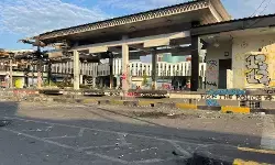 Total tujuh halte Transjakarta dibakar saat demonstrasi Total tujuh halte Transjakarta dibakar saat demonstrasi