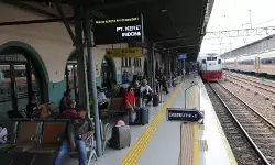 Sebanyak 12 kereta api dari Stasiun Senen berhenti di Jatinegara Sebanyak 12 kereta api dari Stasiun Senen berhenti di Jatinegara