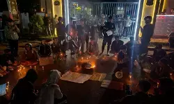 Kapolresta Kupang Kota temui pengunjuk rasa di gerbang Polda NTT