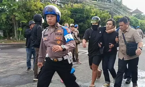 Polda Bali tangkap 22 peserta aksi demonstrasi di Denpasar Polda Bali tangkap 22 peserta aksi demonstrasi di Denpasar