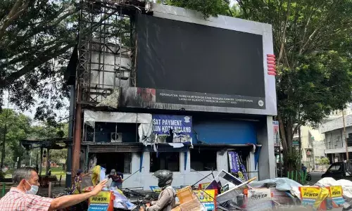 16 pos polisi rusak usai aksi demo di Kota Malang 16 pos polisi rusak usai aksi demo di Kota Malang