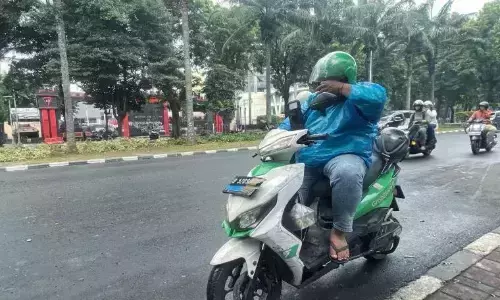 Warga masih rasakan sisa gas air mata di Mako Brimob Kwitang Warga masih rasakan sisa gas air mata di Mako Brimob Kwitang