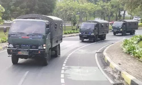 TNI AD kerahkan 1 kompi patroli keliling Jakarta cegah aksi anarkis TNI AD kerahkan 1 kompi patroli keliling Jakarta cegah aksi anarkis