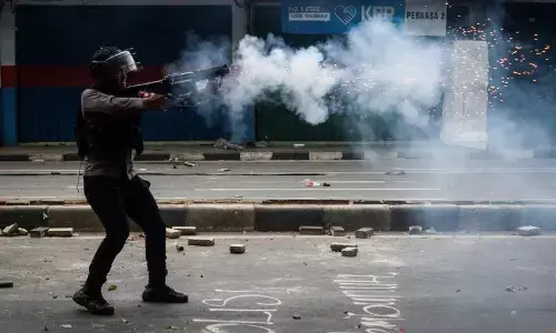 Pakar ingatkan dampak akut dan kronik dari gas air mata Pakar ingatkan dampak akut dan kronik dari gas air mata