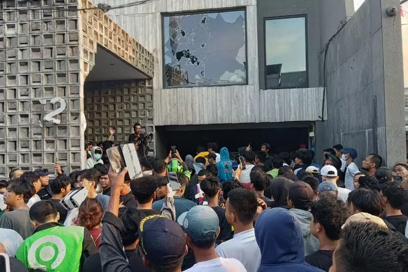 Polrestro Jakut selidiki penjarahan di rumah Ahmad Sahroni Polrestro Jakut selidiki penjarahan di rumah Ahmad Sahroni