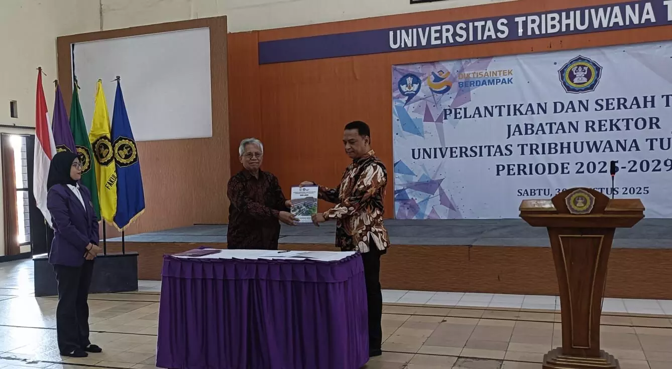 Gerbong UNITRI mulai digerakkan, jabatan rektor disertijabkan Gerbong UNITRI mulai digerakkan, jabatan rektor disertijabkan