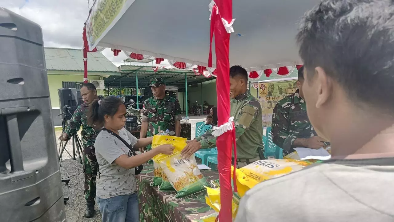 Jaga stabilitas harga, Kodim 1710/Mimika gelar Gerakan Pangan Murah Jaga stabilitas harga, Kodim 1710/Mimika gelar Gerakan Pangan Murah