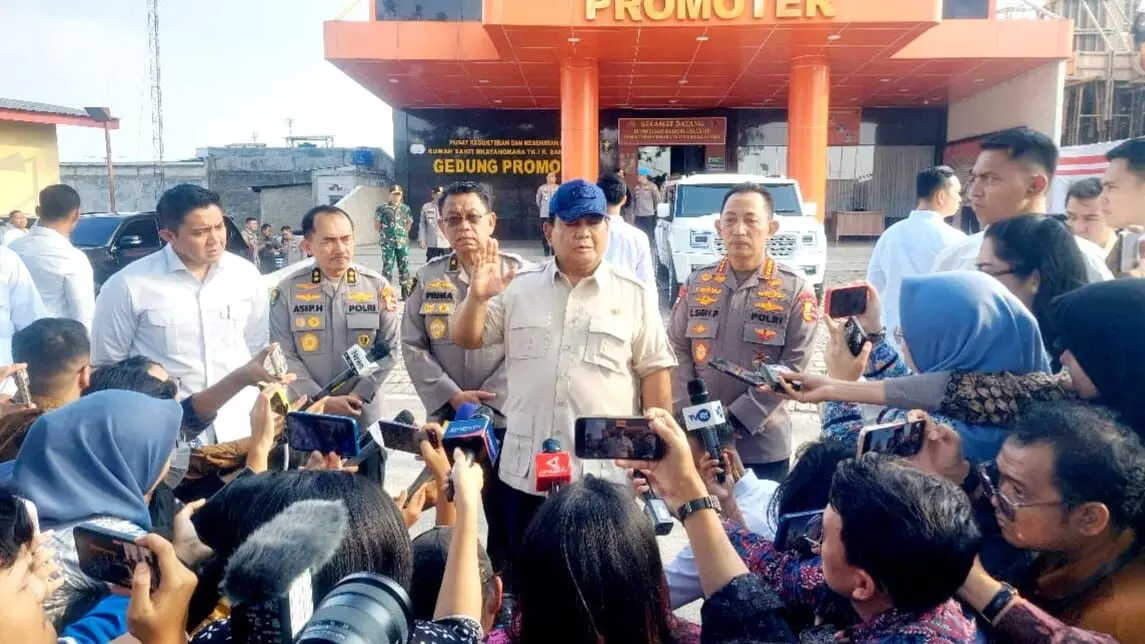 Prabowo menjenguk korban rusuh demo di RS Polri, ada polisi dan warga sipil Prabowo menjenguk korban rusuh demo di RS Polri, ada polisi dan warga sipil