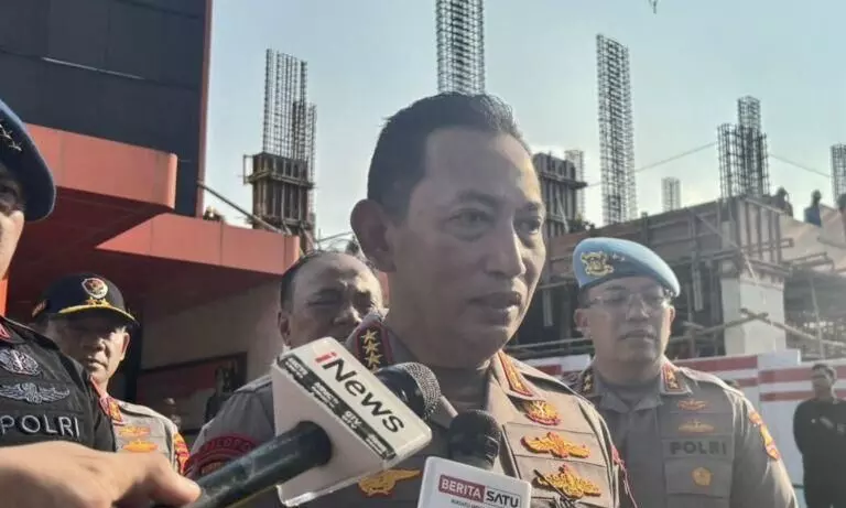 Kapolri sebut ikuti bukti saat ditanya demo andil Riza Chalid Kapolri sebut ikuti bukti saat ditanya demo andil Riza Chalid