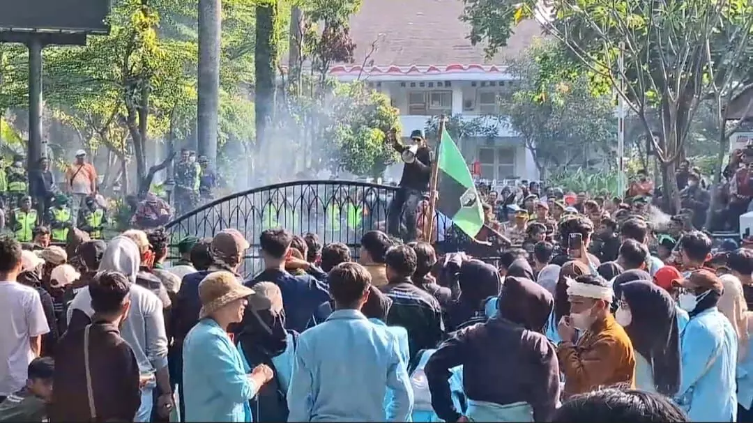 Ratusan mahasiswa gelar aksi di sejumlah titik di Purwakarta Ratusan mahasiswa gelar aksi di sejumlah titik di Purwakarta