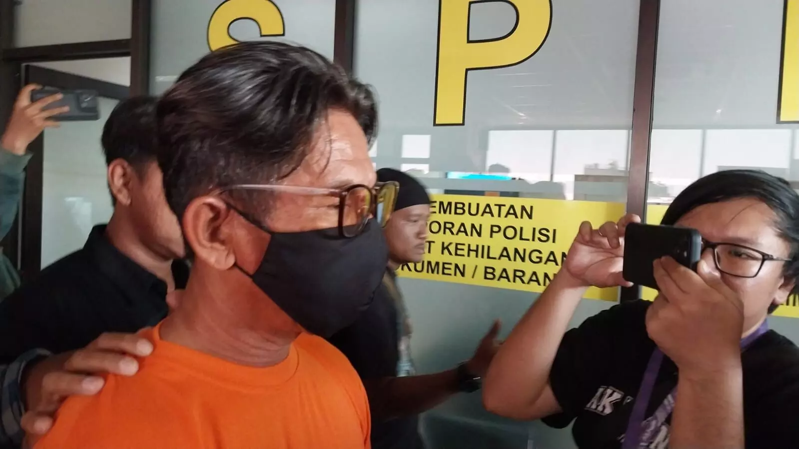 Polisi tetapkan tersangka guru cabul SMPN 13 Kota Bekasi Polisi tetapkan tersangka guru cabul SMPN 13 Kota Bekasi