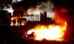 Polisi bubarkan massa aksi unjuk rasa di Gorontalo