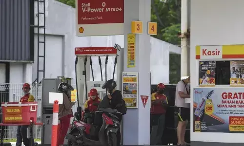 Harga BBM Shell V-Power naik jadi Rp13.140 per liter Harga BBM Shell V-Power naik jadi Rp13.140 per liter