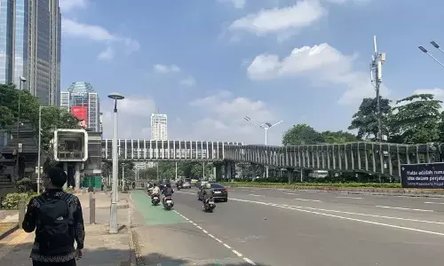 Arus lalu lintas dan mobilitas warga di kawasan Sudirman lengang Arus lalu lintas dan mobilitas warga di kawasan Sudirman lengang