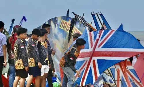 Melestarikan layangan dandang warisan budaya khas Kalimantan Selatan Melestarikan layangan dandang warisan budaya khas Kalimantan Selatan