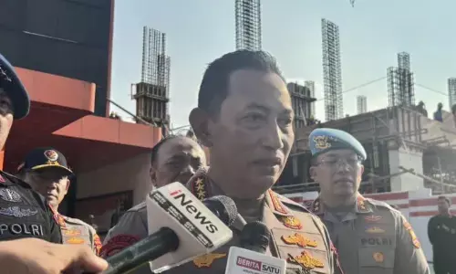 Kapolri sebut ikuti bukti saat ditanya demo andil Riza Chalid