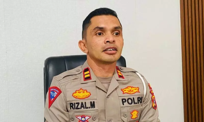 Lima warga Aceh Barat terluka akibat tumpahan BBM di jalan raya Lima warga Aceh Barat terluka akibat tumpahan BBM di jalan raya
