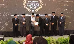 Dukung gerakan zakat, Wali Kota Cirebon raih `BAZNAS Awards 2025` Dukung gerakan zakat, Wali Kota Cirebon raih `BAZNAS Awards 2025`