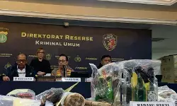 Polisi tangkap enam tersangka penghasut pemicu kerusuhan di Jakarta Polisi tangkap enam tersangka penghasut pemicu kerusuhan di Jakarta